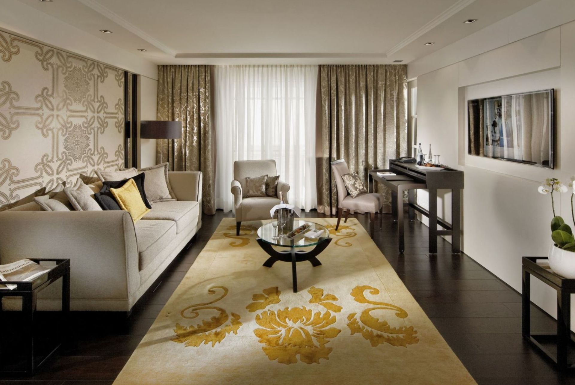 Exklusive Eleganz – Die Elite Worldhotel Collection Luxuriöse Hotelsuite der Elite Worldhotel Collection mit stilvollem Interieur, edlen Möbeln und harmonischer Farbgestaltung