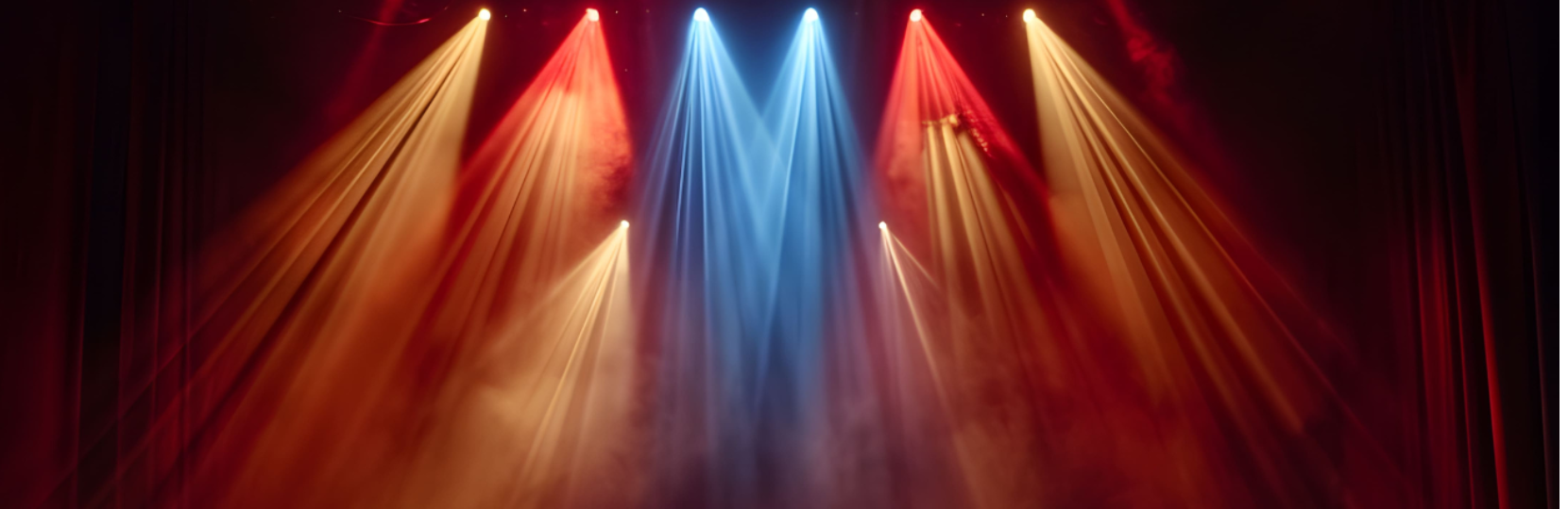 Beleuchtungseffekte mit rotem und blauem Licht in nebliger Show-Atmosphäre